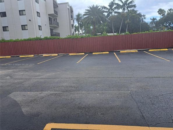 9954 SW 88th St 2122, Miami FL 33176