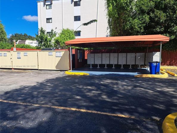 9954 SW 88th St 2122, Miami FL 33176