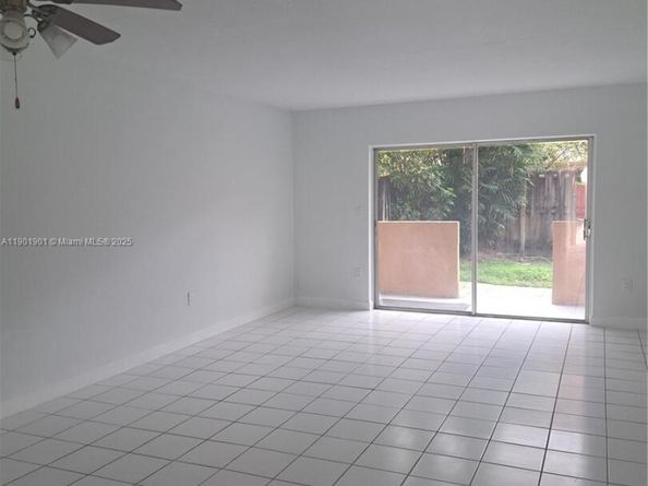 9954 SW 88th St 2122, Miami FL 33176