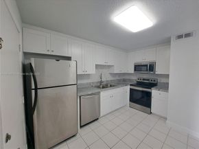 9954 SW 88th St 2122, Miami FL 33176