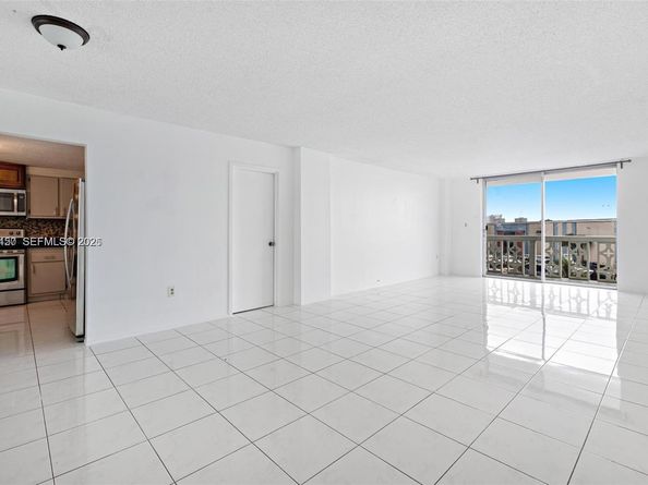 13155 Ixora Ct 406, North Miami FL 33181