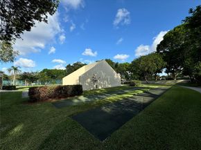 301 Gardens Dr 102, Pompano Beach FL 33069