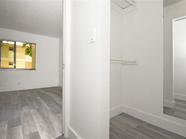 301 Gardens Dr 102, Pompano Beach FL 33069