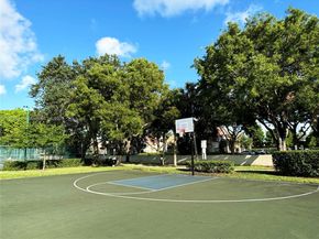 301 Gardens Dr 102, Pompano Beach FL 33069