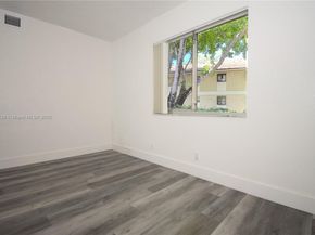 301 Gardens Dr 102, Pompano Beach FL 33069