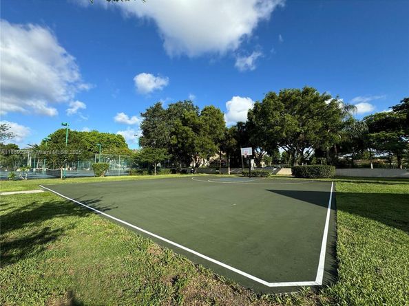 301 Gardens Dr 102, Pompano Beach FL 33069
