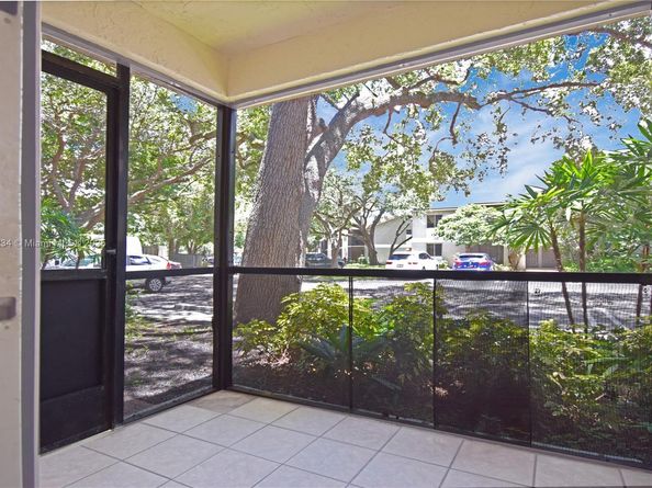 301 Gardens Dr 102, Pompano Beach FL 33069