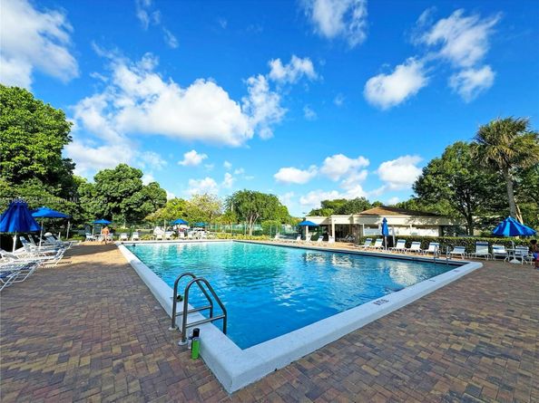 301 Gardens Dr 102, Pompano Beach FL 33069