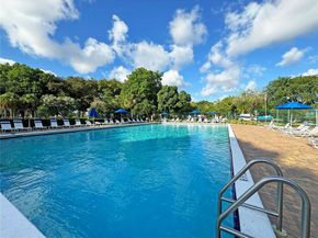 301 Gardens Dr 102, Pompano Beach FL 33069