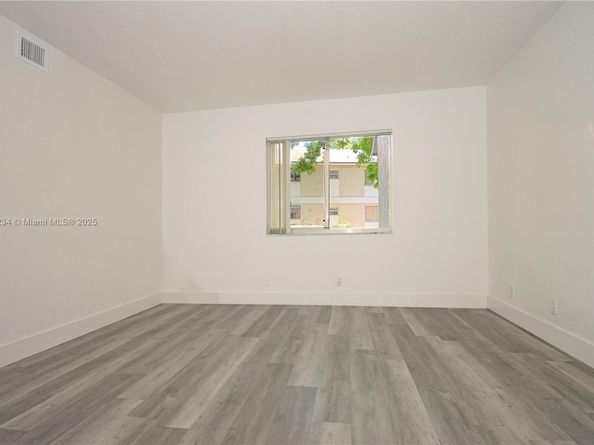 301 Gardens Dr 102, Pompano Beach FL 33069