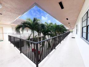 8287 SW 128th St 205, Pinecrest FL 33156