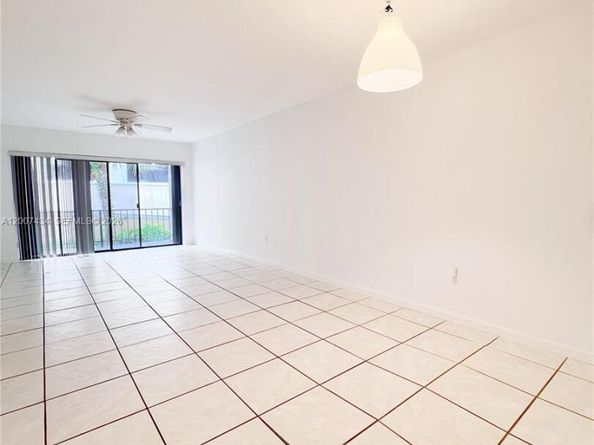 8287 SW 128th St 205, Pinecrest FL 33156