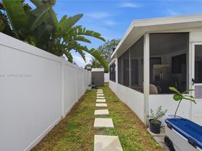 7491 Raleigh St, Hollywood FL 33024