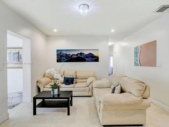 800 SW 26th Ct, Fort Lauderdale FL 33315