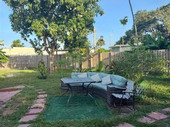 800 SW 26th Ct, Fort Lauderdale FL 33315