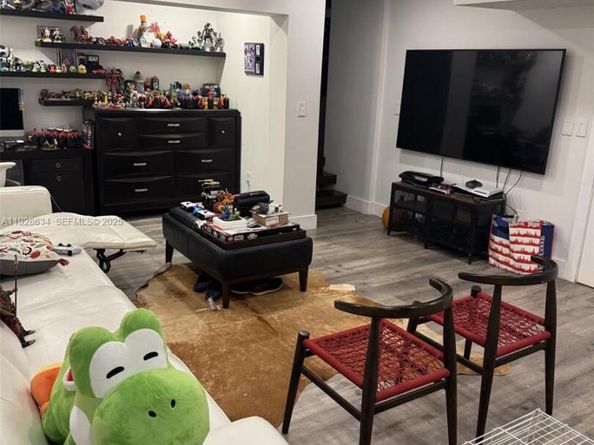 2000 S Bayshore Dr 46, Miami FL 33133