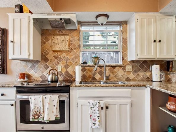 2704  Game Lake Drive , Irving Texas 75060