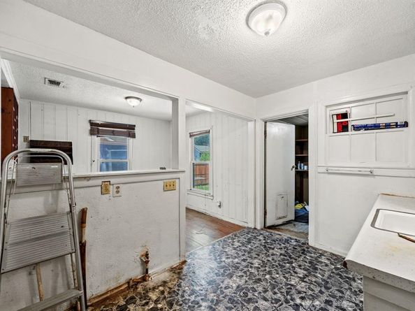 3825  Rusty Dell  , Fort Worth Texas 76111