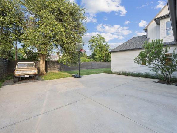 10066  Coppedge Lane , Dallas Texas 75229