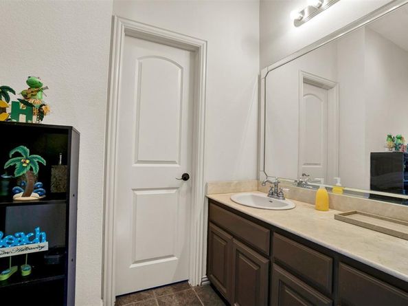 411  Breezeway Court , Cedar Hill Texas 75104