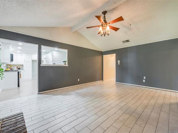 1304  Midbury Court , Arlington Texas 76015