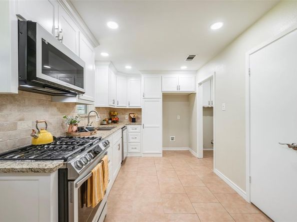 1304  Midbury Court , Arlington Texas 76015