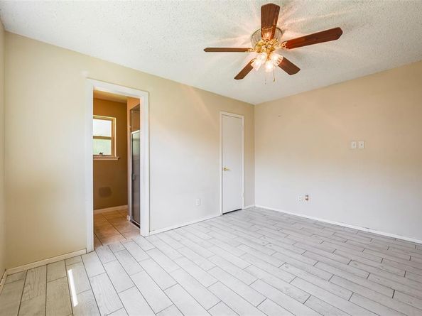 1304  Midbury Court , Arlington Texas 76015