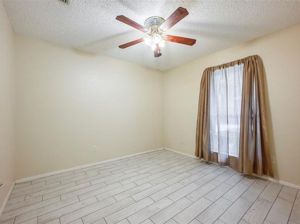 1304  Midbury Court , Arlington Texas 76015