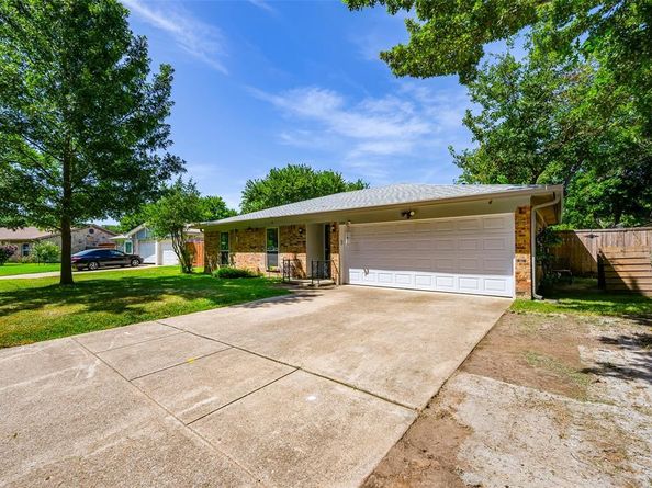 1304  Midbury Court , Arlington Texas 76015