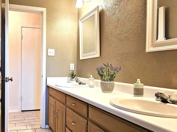 1304  Midbury Court , Arlington Texas 76015