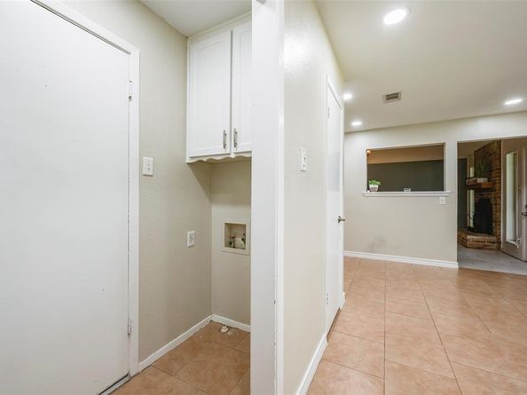 1304  Midbury Court , Arlington Texas 76015