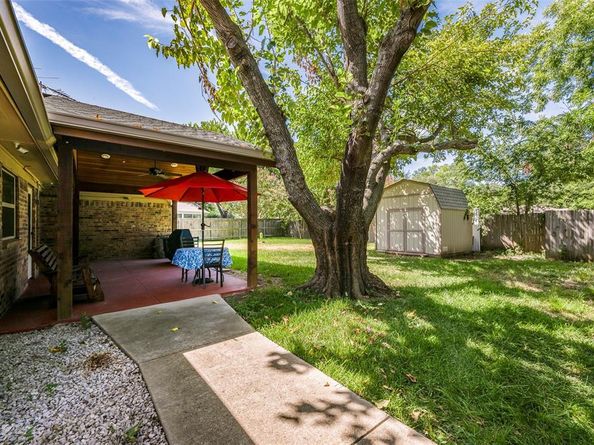 1304  Midbury Court , Arlington Texas 76015