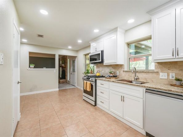 1304  Midbury Court , Arlington Texas 76015