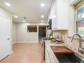 1304  Midbury Court , Arlington Texas 76015