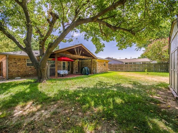 1304  Midbury Court , Arlington Texas 76015