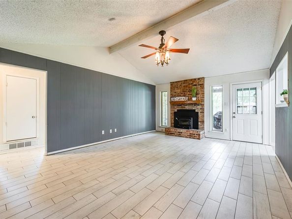 1304  Midbury Court , Arlington Texas 76015