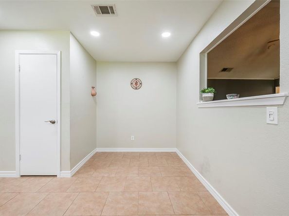 1304  Midbury Court , Arlington Texas 76015