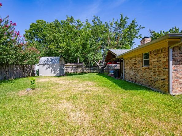 1304  Midbury Court , Arlington Texas 76015