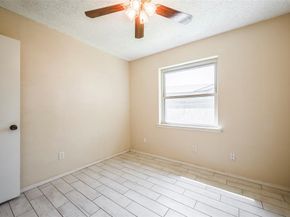 1304  Midbury Court , Arlington Texas 76015