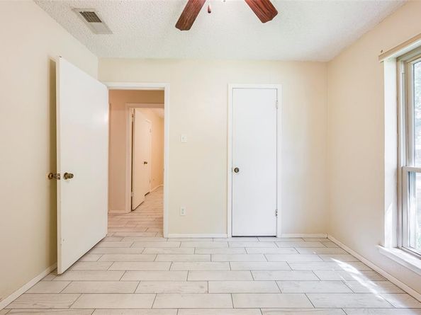 1304  Midbury Court , Arlington Texas 76015