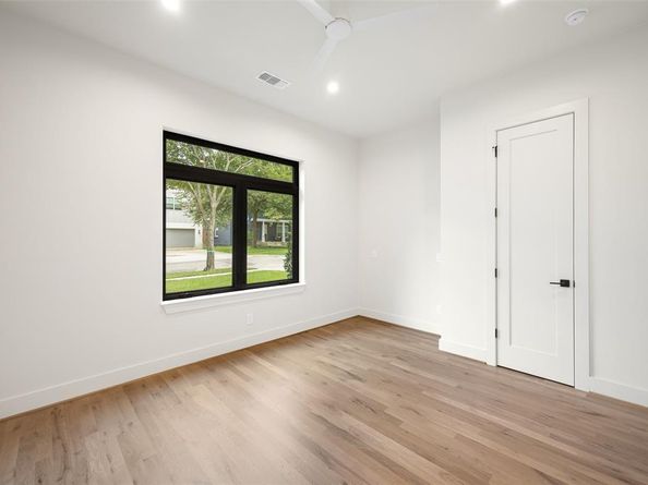 602  Coolair Drive , Dallas Texas 75218