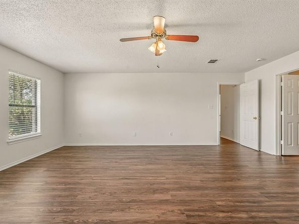 5204  Blue Circle , Haltom City Texas 76137