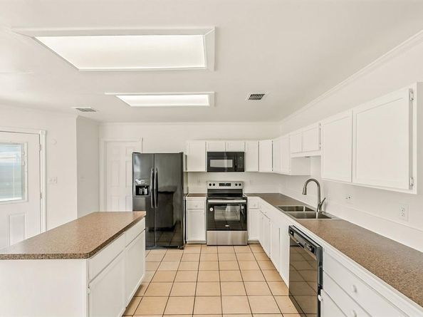 5204  Blue Circle , Haltom City Texas 76137