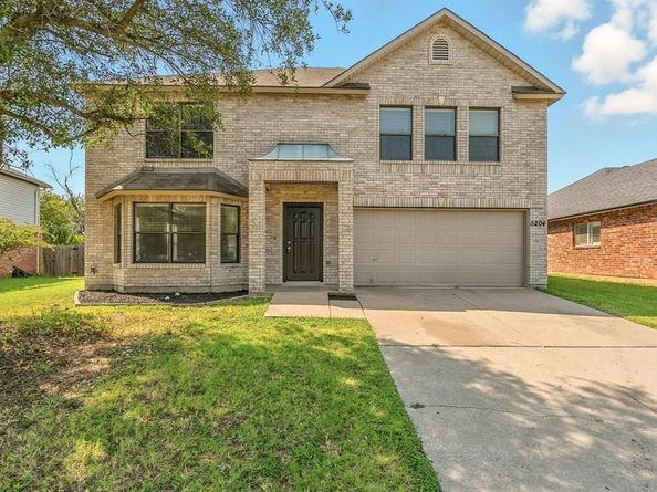 5204  Blue Circle , Haltom City Texas 76137