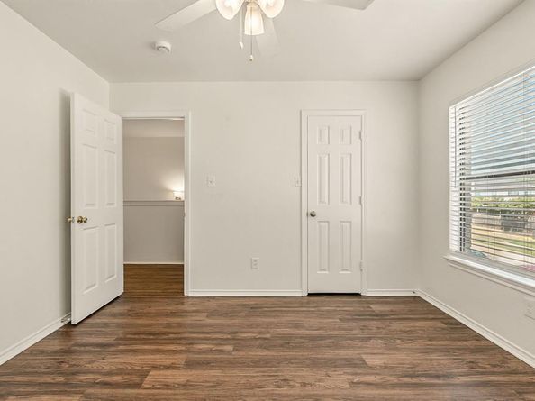 5204  Blue Circle , Haltom City Texas 76137