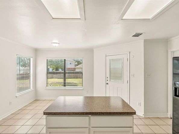 5204  Blue Circle , Haltom City Texas 76137