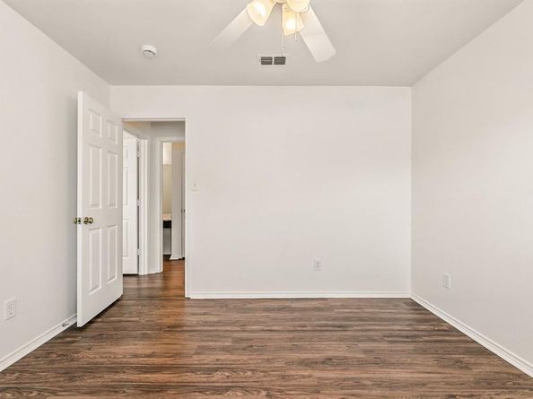 5204  Blue Circle , Haltom City Texas 76137