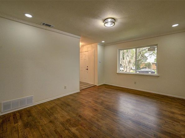 9521  Crestshire Drive , Dallas Texas 75227