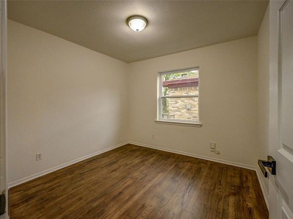 9521  Crestshire Drive , Dallas Texas 75227