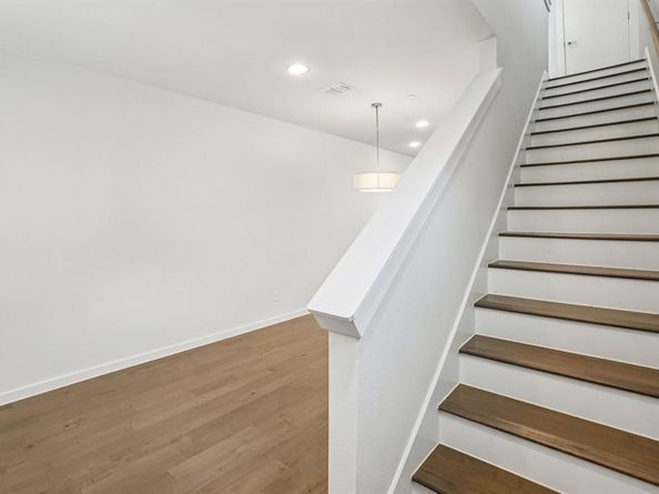 1268  Clifftop Lane , Dallas Texas 75208